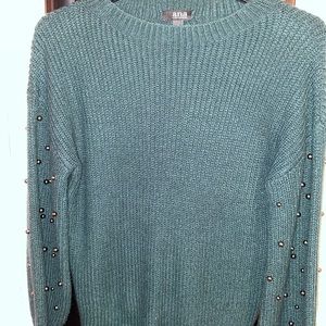 Green sweater with little silver balls
